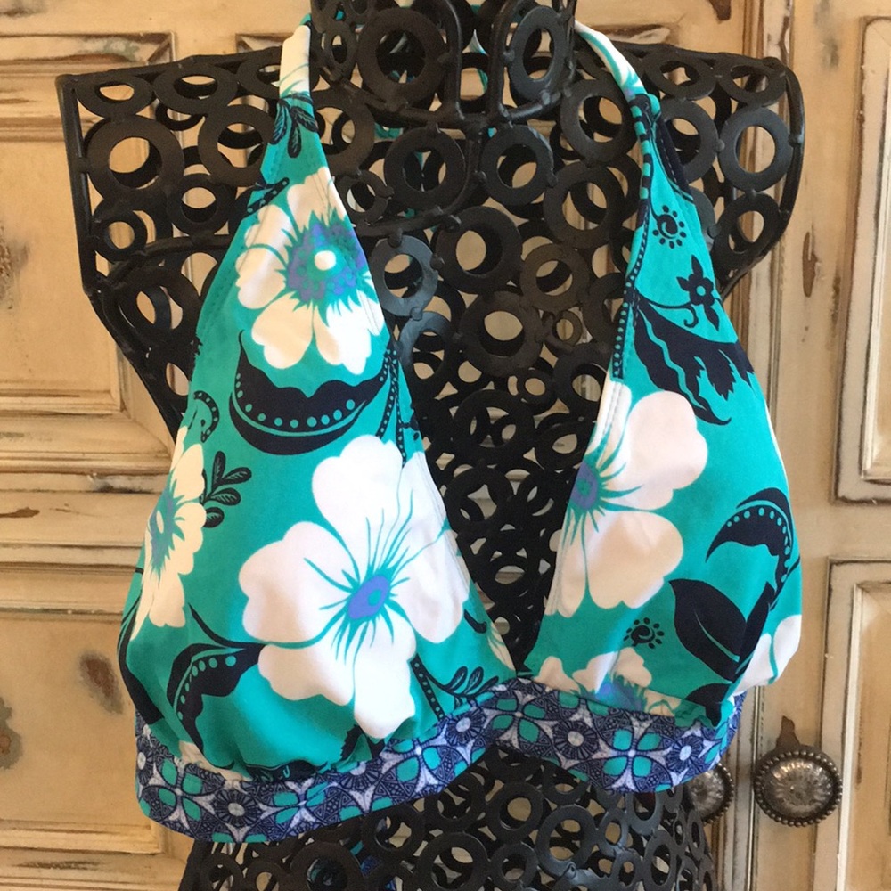 NWT- Bikini Top with Built-in Padding-  2X